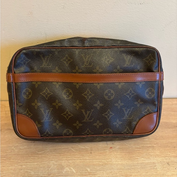 Authentic Louis Vuitton monogram clutch - Picture 1 of 6